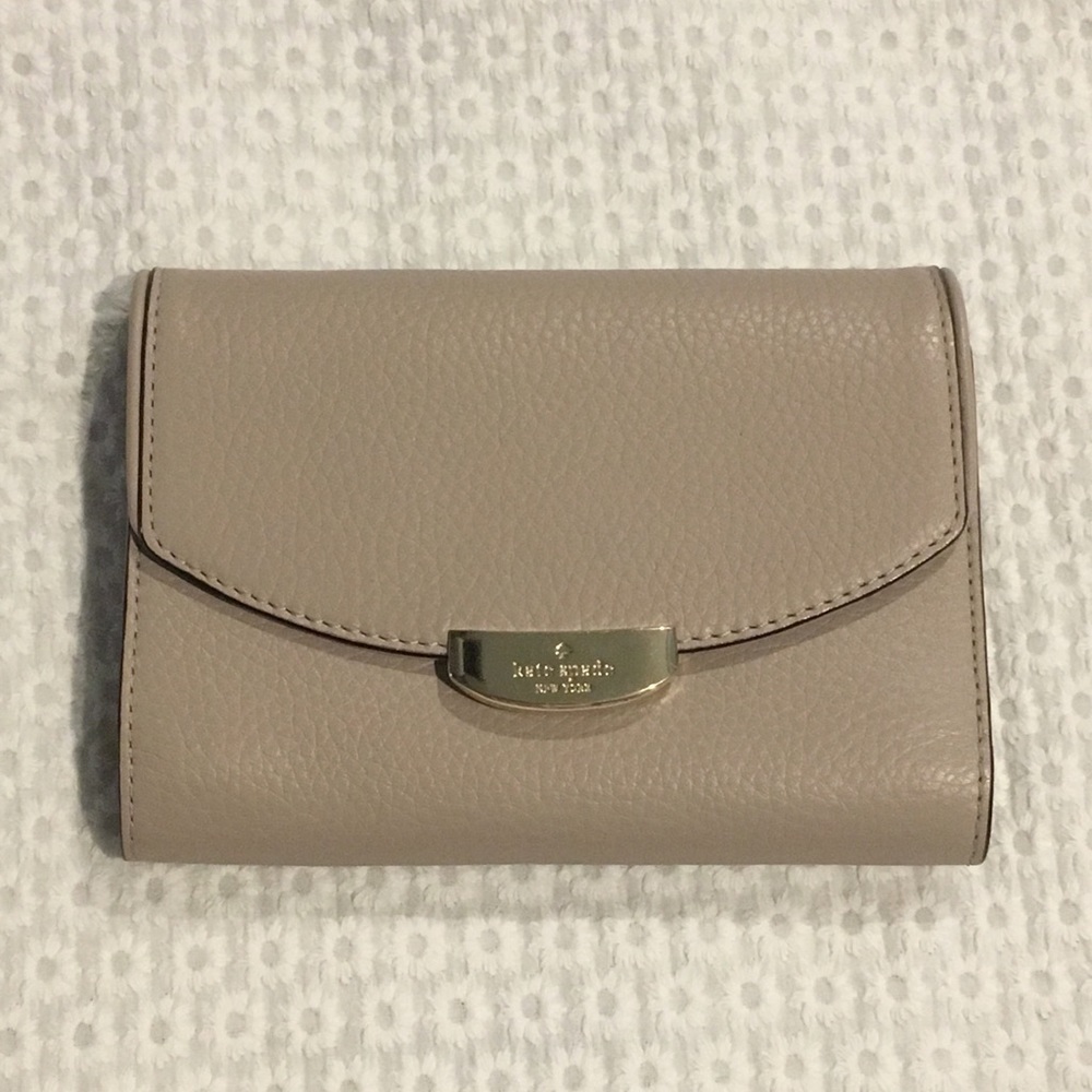 Kate Spade Mulberry Wallet like new!